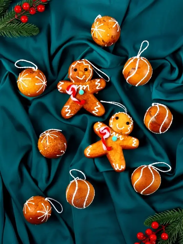 Набор украшений пластик 10 шт "Печенье"  d-6 см и 9,5х12 см, коричневый