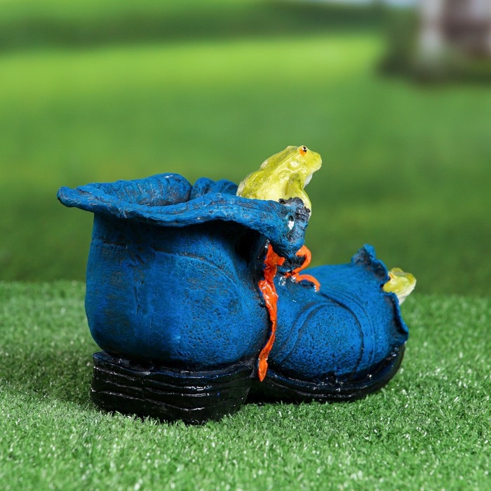 Фигурное кашпо  Фигурное кашпо "Ботинок с лягушками" синее, 24х14х15см