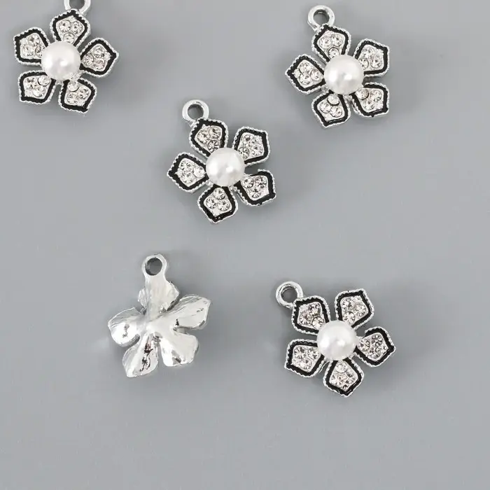 Декор для творчества металл, стразы "Пятилистник с кантом" серебро 1,9х1,7 см