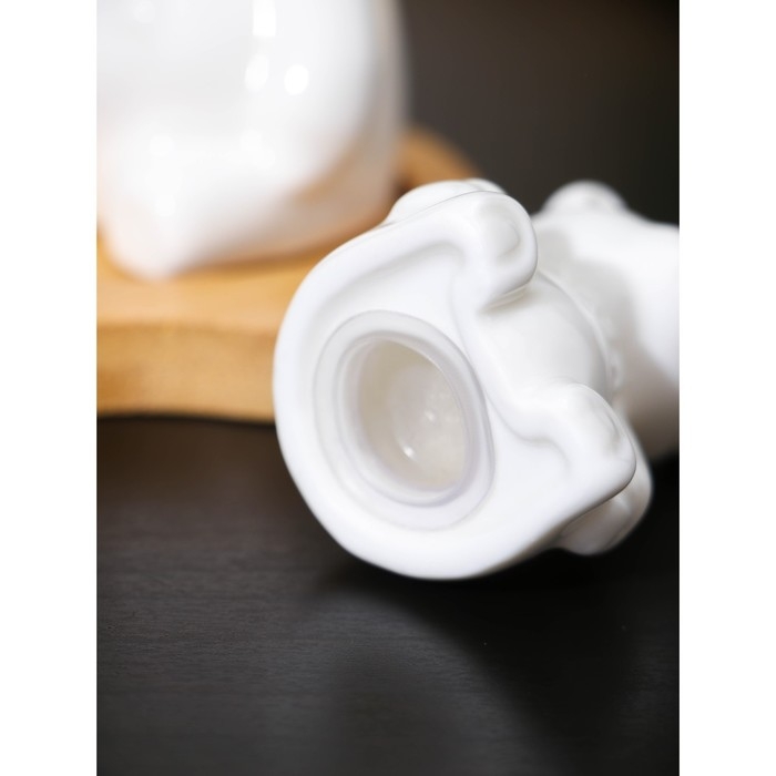 Набор фарфоровый для специй на бамбуковой подставке BellaTenero «Медведица и медвежонок», 2 предмета: солонка 15 мл, перечница 35 мл, цвет белый