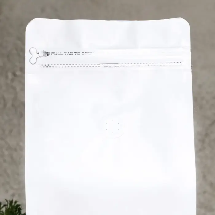 Пакет восьмишовный с клапаном, плоское дно, белый,15×32.5×9.5 см