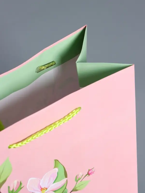 Пакет подарочный "Нежный комплимент" ламинированный 18 х 22,3 х 10 см