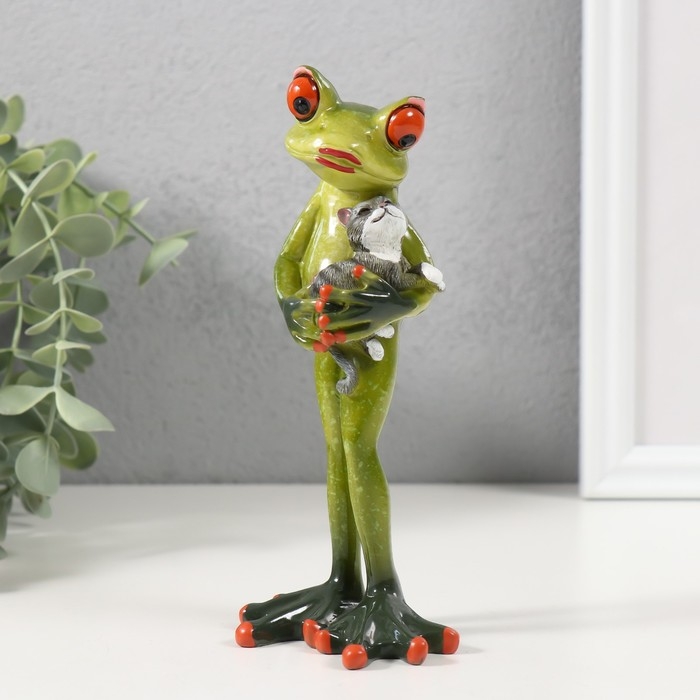 Сувенир полистоун лак Сувенир полистоун лак "Лягуха с кошечкой" 7,5х6,2х17 см