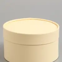 Подарочная коробка круглая, сливочный, завальцованная без окна, 18&times;10 см