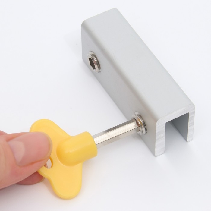 Блокиратор для окон и раздвижных дверей «Ключик», под профиль 10 мм, 2 крепления, цвет желтый, Крошка Я Блокиратор для окон и раздвижных дверей «Ключик», под профиль 10 мм, 2 крепления, цвет желтый, Крошка Я