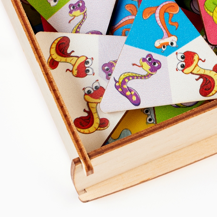 Настольная игра, тримино  Настольная игра, тримино "Цветные змейки. Время игры", 56 костяшек