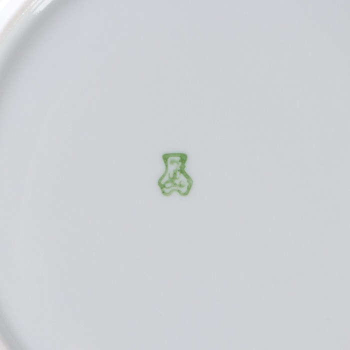 Тарелка фарфоровая «Лев», d=24 см, белая Тарелка фарфоровая «Лев», d=24 см, белая