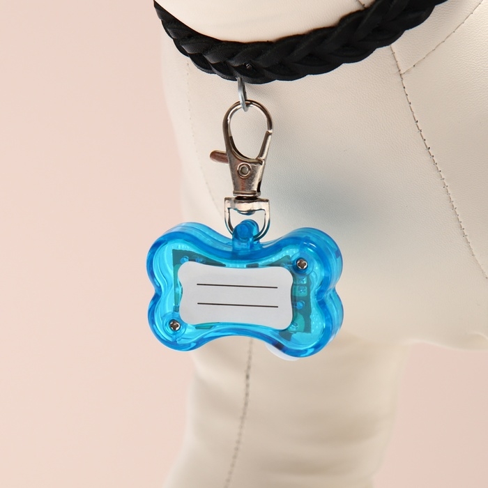 Маячок-адресник Косточка с наклейкой под записку 3 режима свечения голубой Маячок-адресник Косточка с наклейкой под записку 3 режима свечения голубой