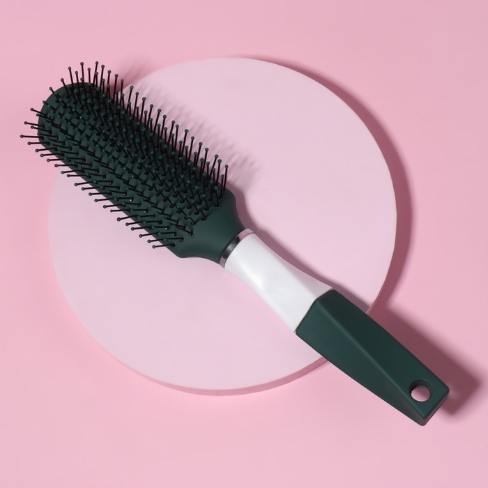 Расчёска массажная, прорезиненная ручка, 4 &times; 23 см, цвет зелёный/белый