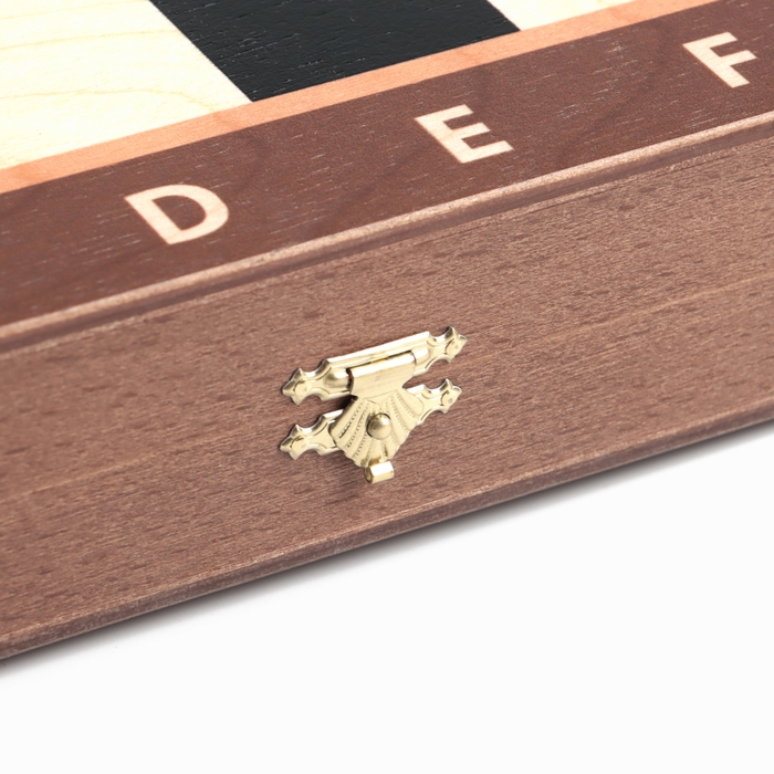 Шахматы деревянные, настольные 37 х 37 см, король h-9 см, пешка h-4.4 см Шахматы деревянные, настольные 37 х 37 см, король h-9 см, пешка h-4.4 см