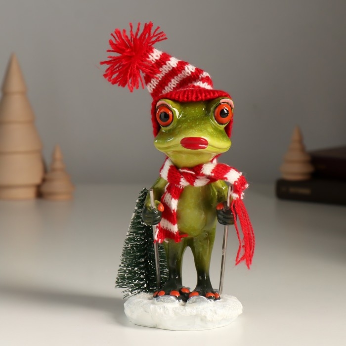 Сувенир полистоун лак Сувенир полистоун лак "Лягуха в шаполчке и шарфике на лыжах" 8,5х7х14 см