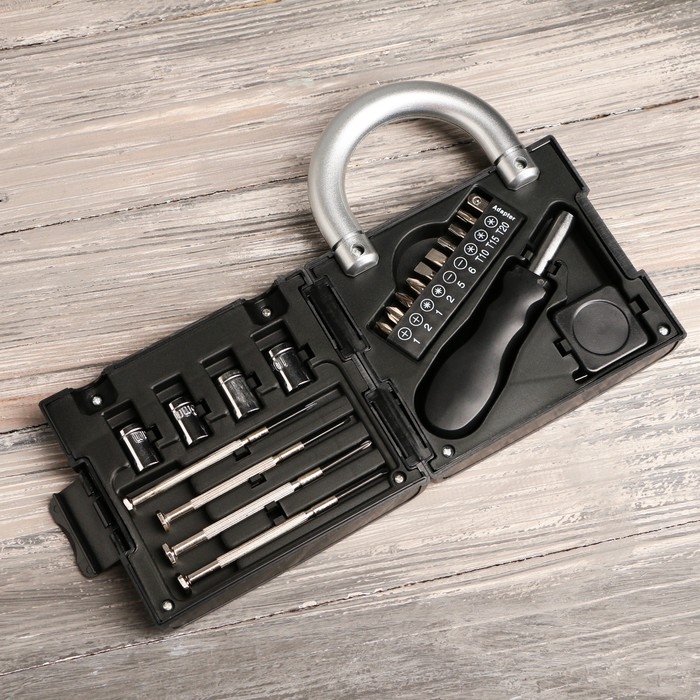 Набор инструментов в замке «Любовь это», 18 предметов Набор инструментов в замке «Любовь это», 18 предметов