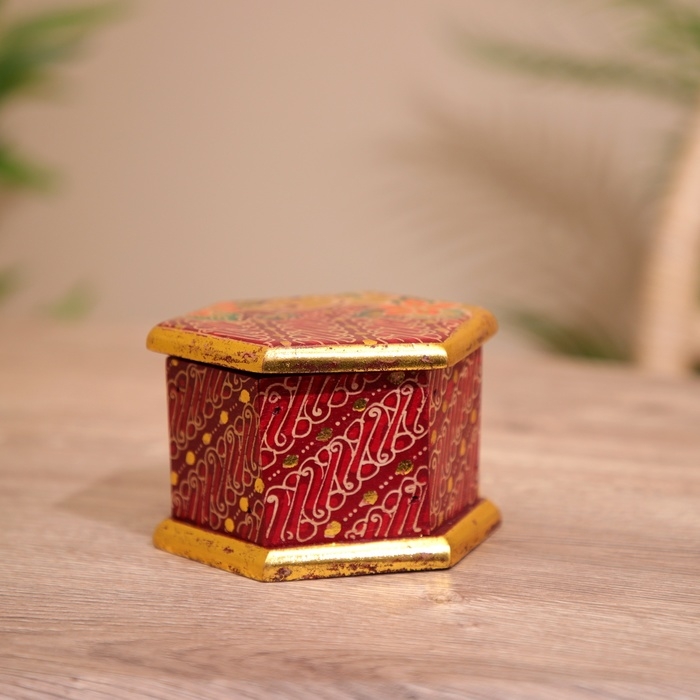 Шкатулка деревянная, батик 10х11х7 см Шкатулка деревянная, батик 10х11х7 см