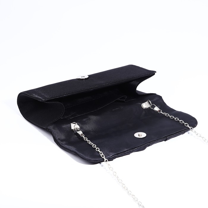 Клатч, отдел на клапане, длинная цепь, цвет чёрный Клатч, отдел на клапане, длинная цепь, цвет чёрный