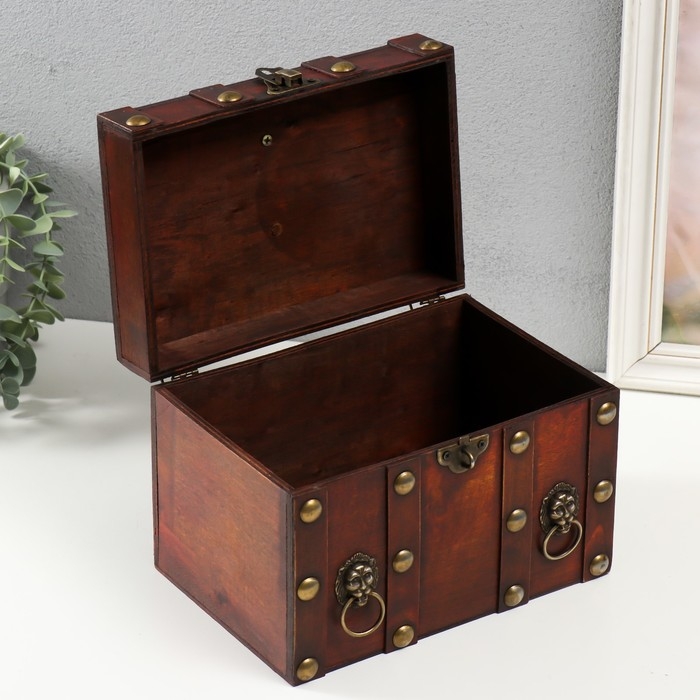 Шкатулка сундук дерево  Шкатулка сундук дерево "Лев. С заклёпками" коричневая 21,8х15,5х15 см