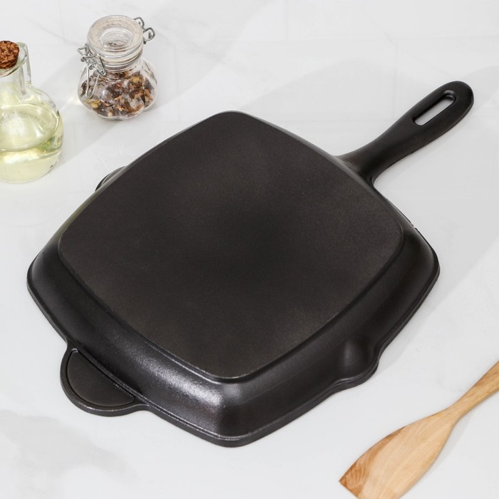 Сковорода гриль чугунная «Гриль глубокий», 28×26×4,5 см, 2 слива, чугунная ручка, цвет чёрный Сковорода гриль чугунная «Гриль глубокий», 28×26×4,5 см, 2 слива, чугунная ручка, цвет чёрный