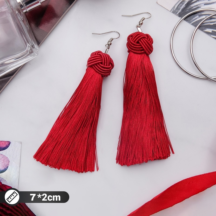 Серьги «Кисти» романс, цвет бордовый в серебре, длина кисти, 7 см Серьги «Кисти» романс, цвет бордовый в серебре, длина кисти, 7 см