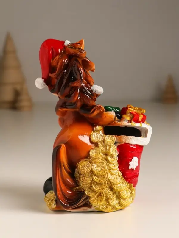 Копилка полистоун Копилка полистоун "Коняшка с носком с подарками, в колпаке" 9х5,8х12,5 см