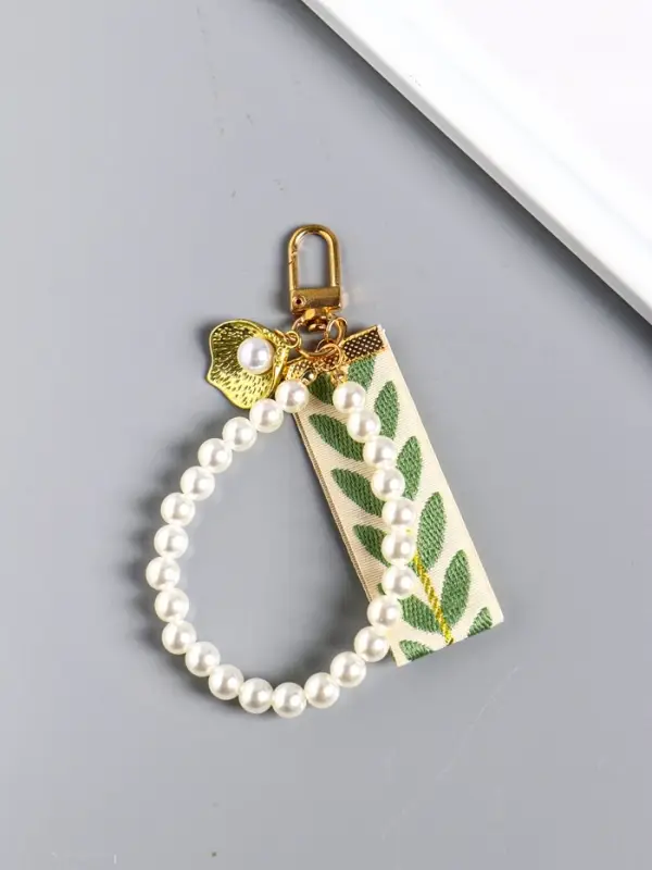 Брелок на карабине Брелок на карабине "Жемчужная нить, с ремешком и ракушкой" 12х9х1 см