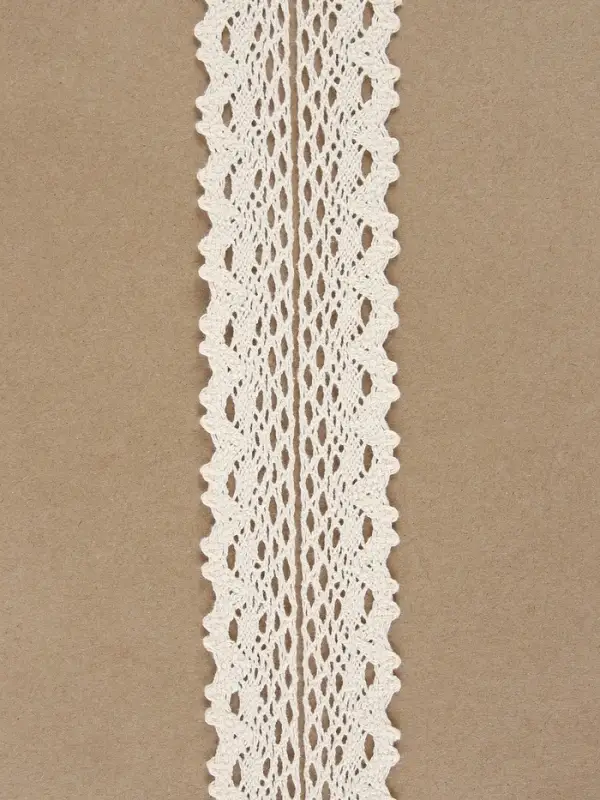 Кружево вязаное, 25 мм, 15&plusmn;1 м, бежевое