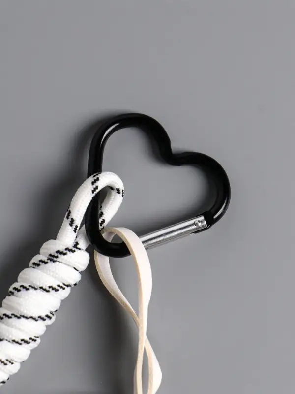 Брелок на карабине кожзам, текстиль  Брелок на карабине кожзам, текстиль "Медведь" белый, с узлом 27х8,8х1,5 см