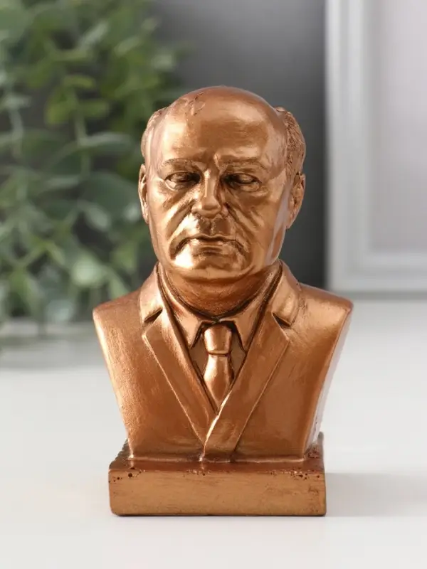 Бюст «Горбачёв», 10.5×6.5×5 см, бронза Бюст «Горбачёв», 10.5×6.5×5 см, бронза
