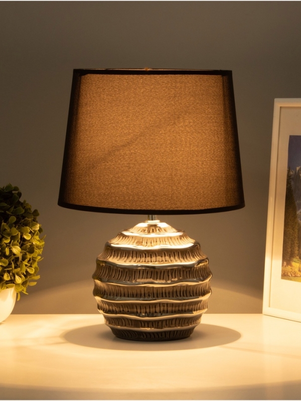 Настольная лампа Настольная лампа "Бетти" 1х15Вт Е14 серебро 25х25х36см