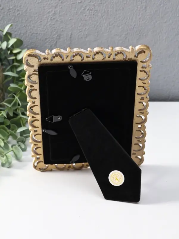 Фоторамка полистоун 10х15 см "Тюльпаны и жгуты" белая с золотом 15,5х1,5х20,5 см