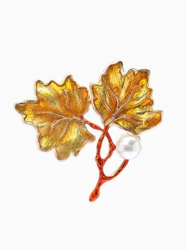 Брошь &laquo;Листья кленовые&raquo;, цветная в золоте