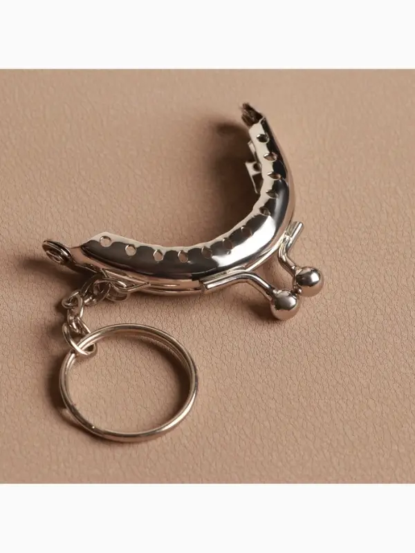 Фермуар пришивной &laquo;Полукруг&raquo;, с кольцом, 5.3&times;4.5 см, цвет серебряный