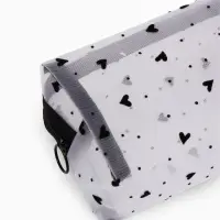 Косметичка дор Сердца, сетка 18*7,5*10, отд на молнии, белый Косметичка дор Сердца, сетка 18*7,5*10, отд на молнии, белый