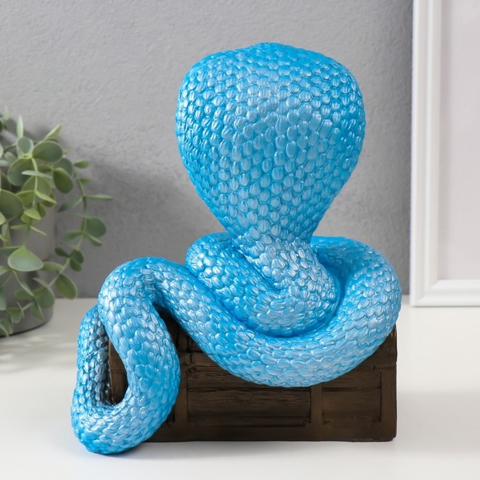 Фигурка Фигурка "КОБРА НА СУНДУКЕ" 20 х 17 х 12 см.