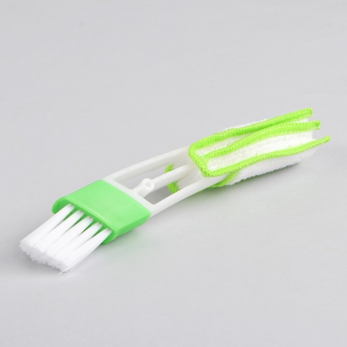 Щетка для чистки труднодоступных мест в автомобиле Щетка для чистки труднодоступных мест в автомобиле