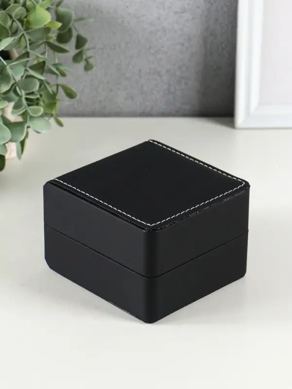 Шкатулка для часов 1 отделение &laquo;Чёрная с белой строчкой&raquo;, матовая, 7.5&times;11&times;10.3 см