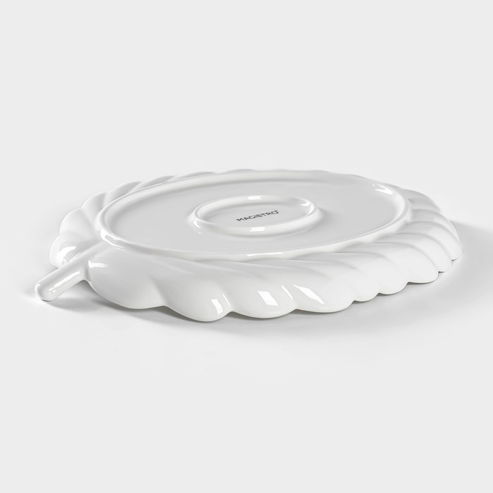 Блюдо фарфоровое для подачи Magistro «Герань Бланш», d=22,4 см, цвет белый Блюдо фарфоровое для подачи Magistro «Герань Бланш», d=22,4 см, цвет белый