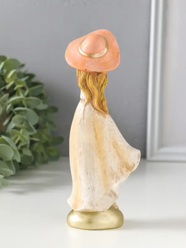 Сувенир полистоун "Девочка в широкополой шляпке" 6х4,2х16,5 см