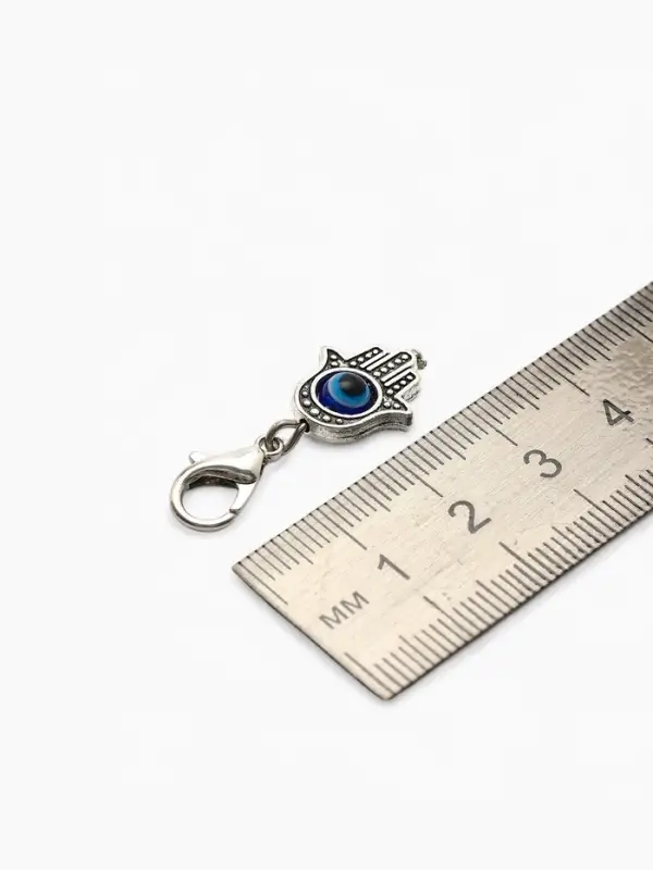 Шарм для браслета на карабине &laquo;Оберег рука Хамса&raquo;, синий в серебре
