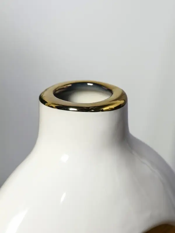 Ваза керамика настольная Ваза керамика настольная "Лари" (набор 2 шт) h=26х23, d=4 см, белый