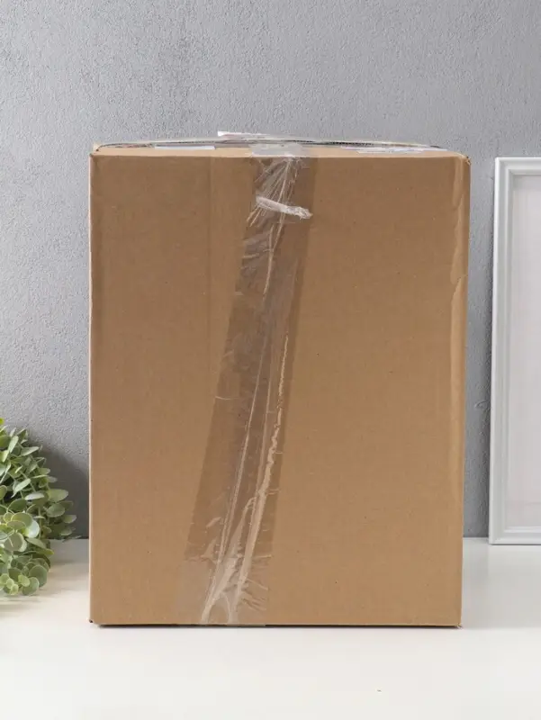 Фигура "Девочка на скамейке" перламутр с золотом, 46х31х22 см