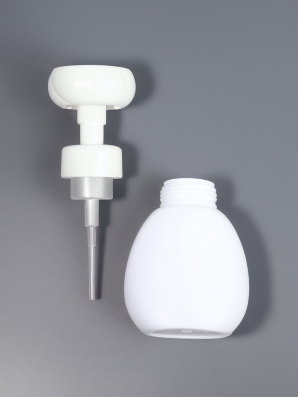 Бутылочка д/хранения с дозатором 300мл 17,2*8,5*6,5см  пластик бел накл OT Бутылочка д/хранения с дозатором 300мл 17,2*8,5*6,5см  пластик бел накл OT