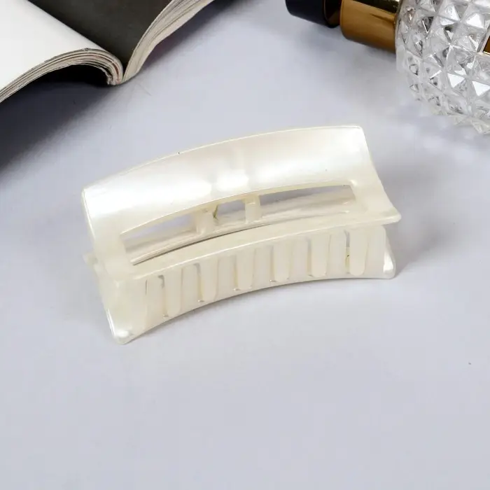 Крабик для волос «Глянец», прямой геометрия, 7 см, белый Крабик для волос «Глянец», прямой геометрия, 7 см, белый