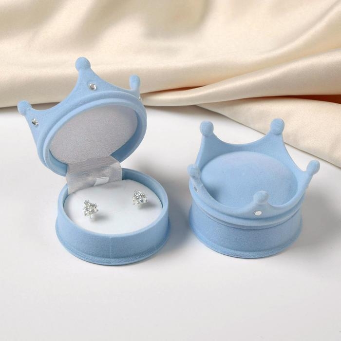 Футляр бархатный под серьги/кулон/кольцо «Корона» 5,5×5,5×4,5см, цвет голубой Футляр бархатный под серьги/кулон/кольцо «Корона» 5,5×5,5×4,5см, цвет голубой