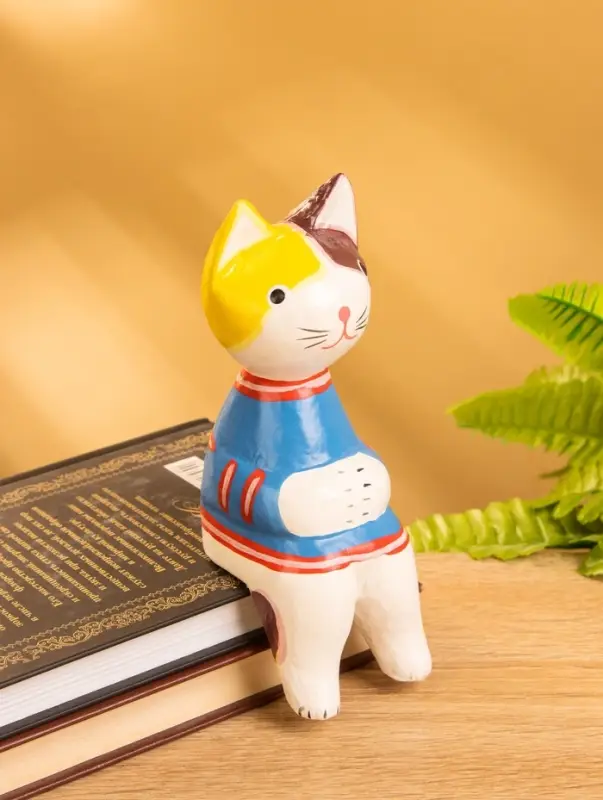 Сувенир дерево "Котенок в кофте сидячий" 6х6х15 см