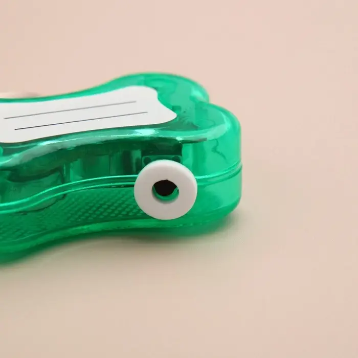 Маячок-адресник &laquo;Косточка&raquo;, с наклейкой под записку, 3 режима свечения, пластик, металл, зелёный