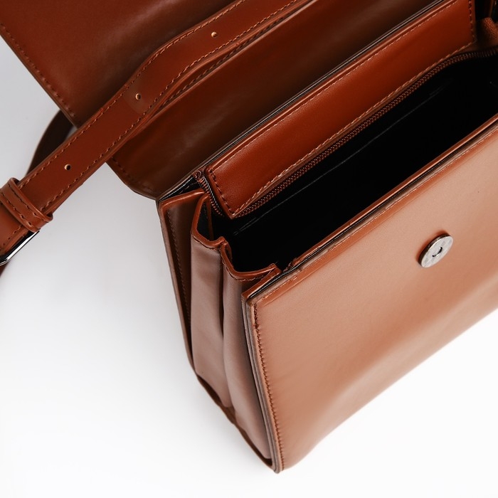 Сумка-мессенджер на магните, цвет коричневый Сумка-мессенджер на магните, цвет коричневый
