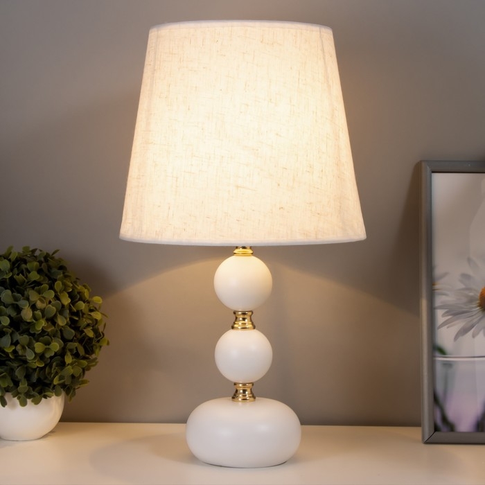Настольная лампа Катания 1x60Вт E27 бело-золотой 25х25х45 см RISALUX Настольная лампа Катания 1x60Вт E27 бело-золотой 25х25х45 см RISALUX