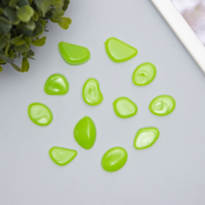 Декор для творчества пластик светится в темноте  Декор для творчества пластик светится в темноте "Зелёные камешки" набор 12 шт