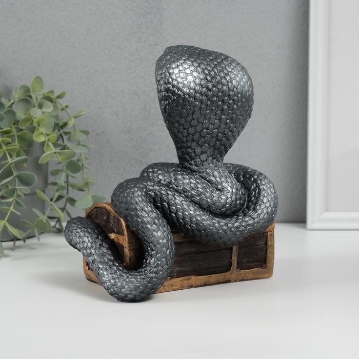 Новогодняя копилка  Новогодняя копилка "Кобра на сундуке "  20 х 17 х 12 см, серебристый