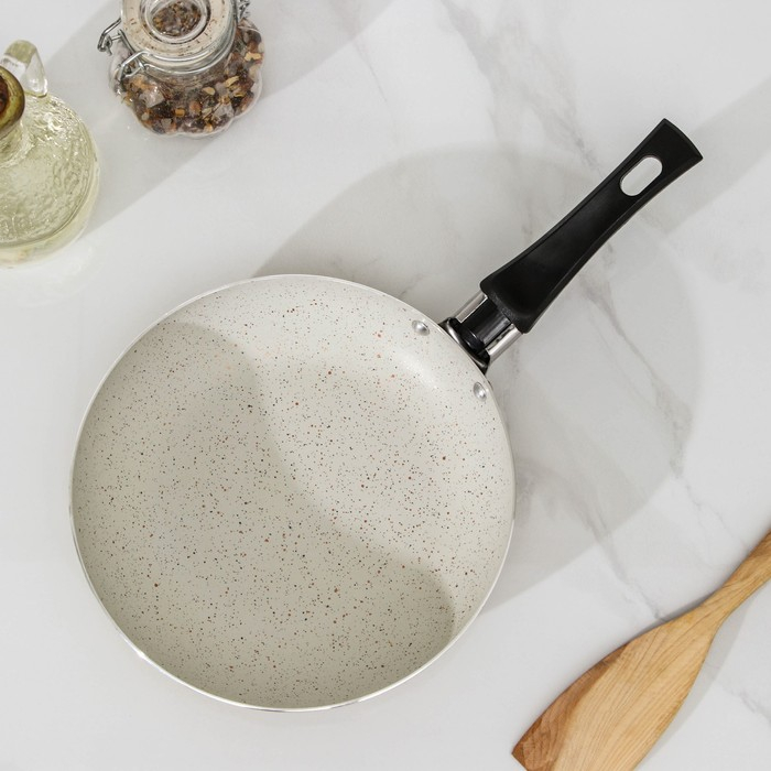 Сковорода «Стоун», d=17 см, пластиковая ручка, антипригарное покрытие, цвет бежевый Сковорода «Стоун», d=17 см, пластиковая ручка, антипригарное покрытие, цвет бежевый