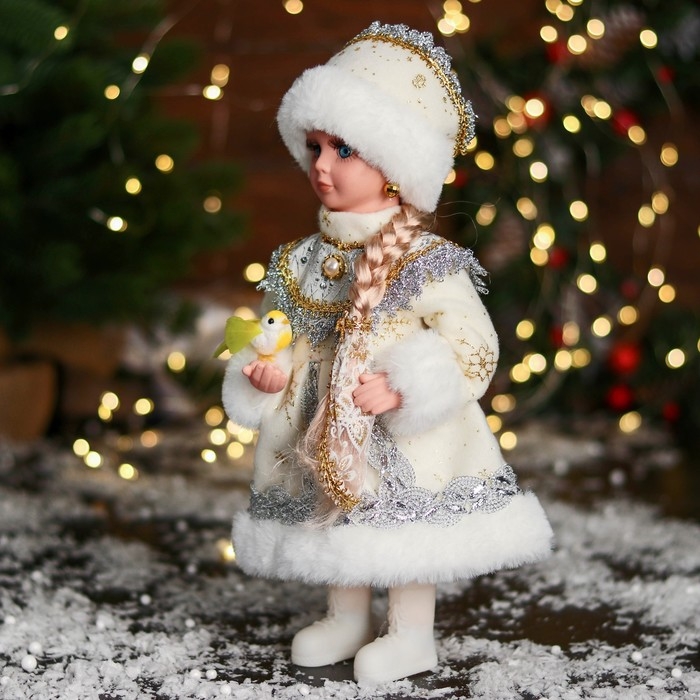 Снегурочка Снегурочка "В шубке с кружевами и бусинкой" 30 см, серебро